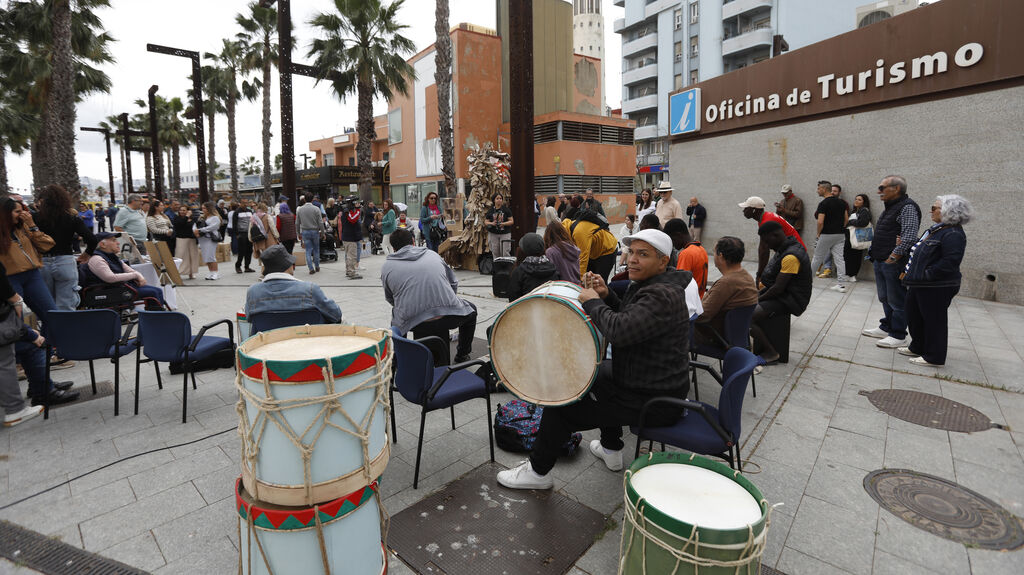 Fotos de las actividades por el D&iacute;a Mundial del Arte en Algeciras