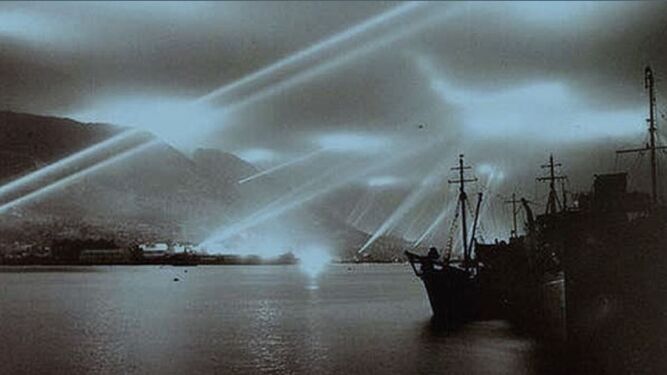 Ataque aéreo nocturno sobre Gibraltar.
