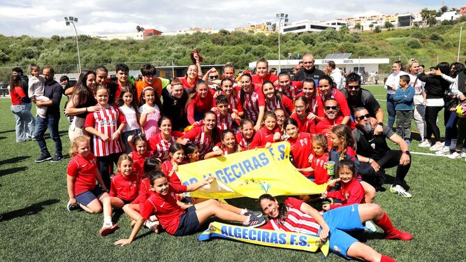 El Algeciras Femenino celebra su campeonato y su pase a fase de ascenso