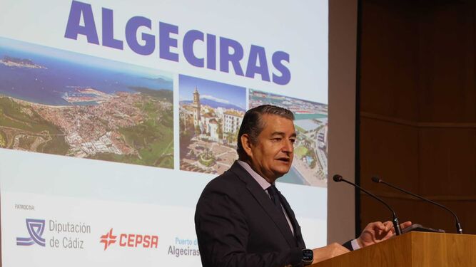 Antonio Sanz asiste a la presentación del número especial de la revista 'Andalucía Económica' dedicado a Algeciras. en el Auditorio Millán Picazo.