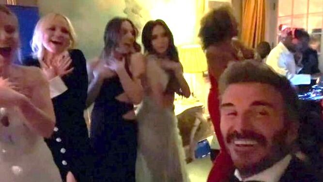 David Beckham comparte el vídeo en el que su mujer y sus amigas retoman sus canciones para la fiesta de Victoria